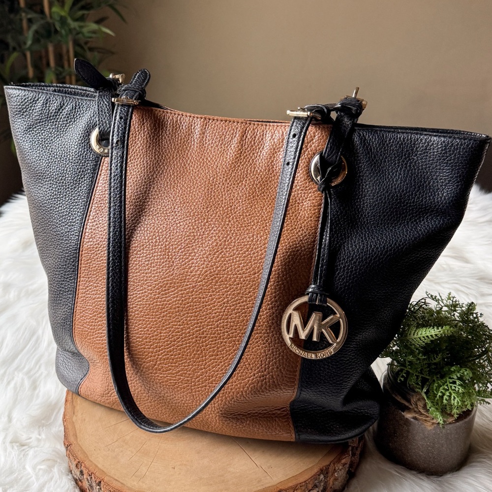 MICHAEL KORS Bucket Jet Set Colorblock Shoulder Bag Acorn Brown Leather Tote